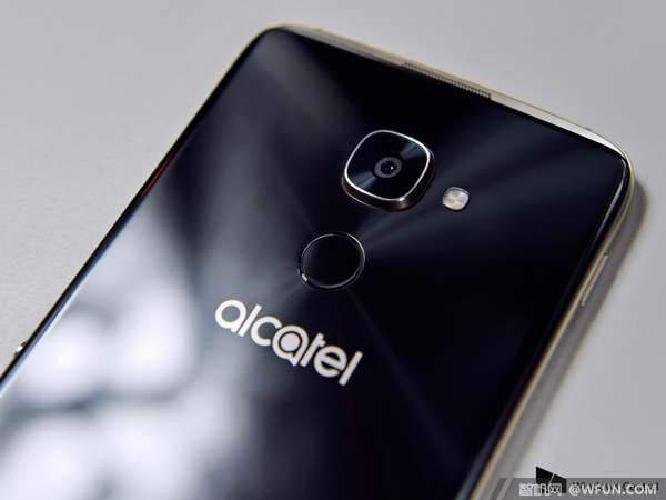 Alcatel Idol 4S开箱：惊艳的Win10 Mobile实力派2.jpg